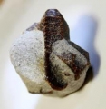 Какие полезные свойства у камня Ставролит?