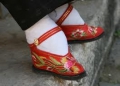 Правда ли что в Китае девушкам бинтовали ноги чтобы ступни становились короче?