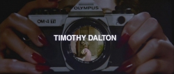 В каком фильме про Джеймс Бонда рекламировали фотокамеру Olympus OM-4 TI?