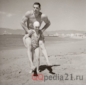 Полина 1940 год девочка держит мужика